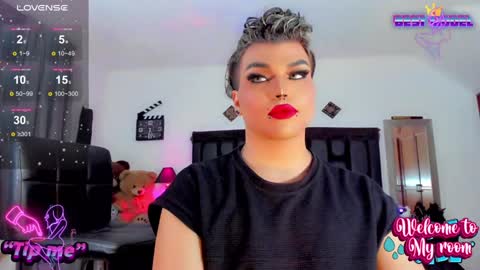 Snapshot of jujubee_lander chatting on 01-10-25, 10:25 Jujubee online show from 01-10-25, 10:25