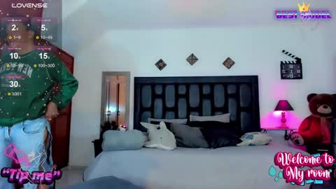 Snapshot of jujubee_lander chatting on 02-01-25, 12:16 Jujubee online show from 02-01-25, 12:16