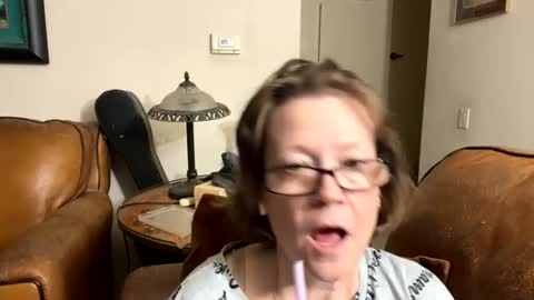 Snapshot of jujukitty chatting on 10-18-25, 04:59 JuJuKitty online show from 10-18-25, 04:59