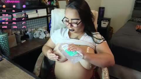 Snapshot of julesssnextdoor chatting on 10-07-25, 05:15 Julesss online show from 10-07-25, 05:15