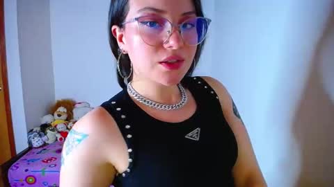 Juliana online show from 10-05-25, 01:15