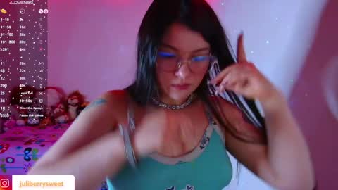 Snapshot of juli05star chatting on 05-14-26, 03:13 Juliana online show from 05-14-26, 03:13