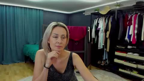 julia__cherry_ online show from 04-18-26, 02:32