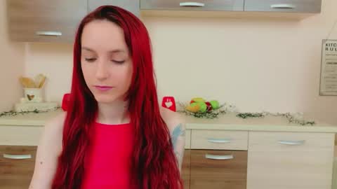 JuliaJae online show from 05-18-26, 05:57