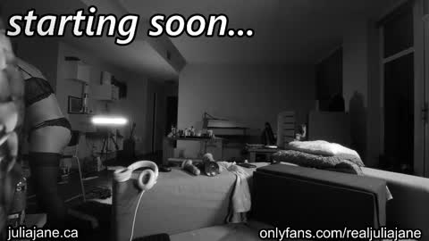 Julia Jane online show from 02-04-26, 02:39