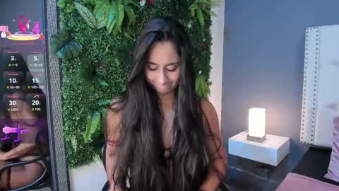 J U L IA   M A R T I N E Z online show from 09-24-25, 11:35