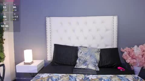 J U L IA   M A R T I N E Z online show from 11-22-25, 11:42