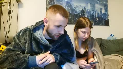 julia_official online show from 02-11-25, 07:38