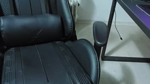 julia_official online show from 09-11-25, 08:31