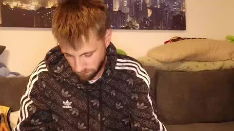 julia_official online show from 09-24-25, 08:34