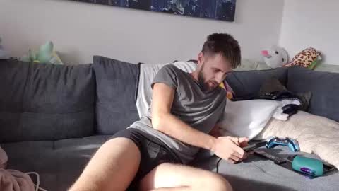 julia_official online show from 10-29-25, 01:13