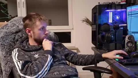 julia_official online show from 01-18-26, 08:56