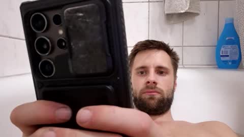 julia_official online show from 02-11-26, 09:20