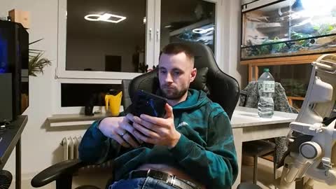 julia_official online show from 02-19-26, 06:26