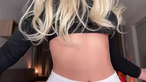 Julia R Le online show from 10-02-25, 09:55