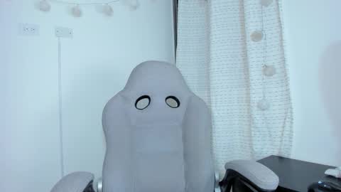 julia_strauns online show from 12-31-24, 06:37