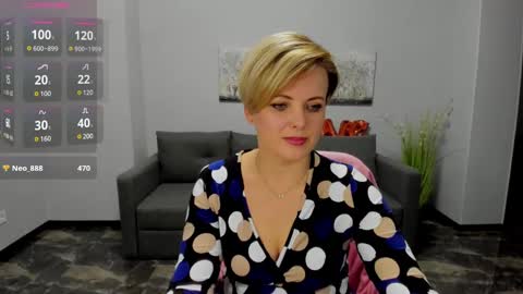 Julia online show from 02-18-25, 03:54