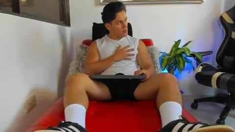 julian_wallace online show from 04-30-26, 04:24