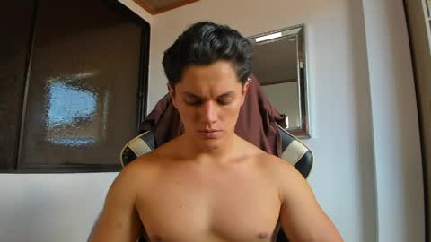 julian_wallace online show from 05-09-26, 06:24