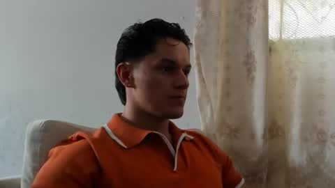 julian_wallace1 online show from 07-02-26, 06:25