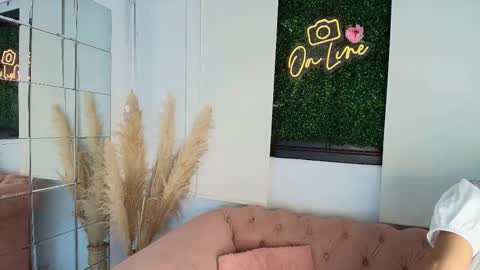 Snapshot of juliana_luque chatting on 11-02-25, 12:07 Juli online show from 11-02-25, 12:07