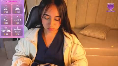 Snapshot of juliana_tx chatting on 11-11-25, 02:22 Online 2200 to 600 online show from 11-11-25, 02:22