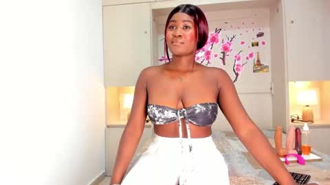 Snapshot of julianablaze chatting on 10-15-25, 04:12 julianablaze online show from 10-15-25, 04:12