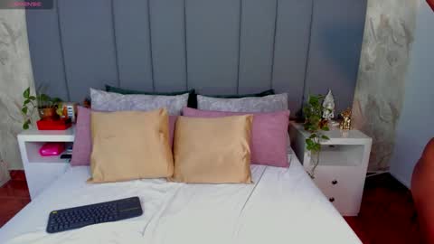 juli online show from 10-02-25, 01:45