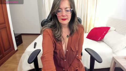 Snapshot of juliannemore chatting on 05-26-26, 12:50 Fernanda online show from 05-26-26, 12:50
