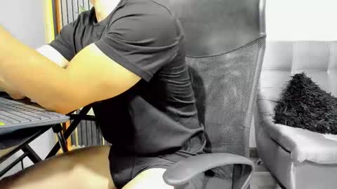 Julian online show from 01-10-26, 12:18