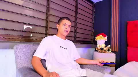 Snapshot of juliansterling___ chatting on 06-13-26, 07:34 JULIAN STEARLING online show from 06-13-26, 07:34