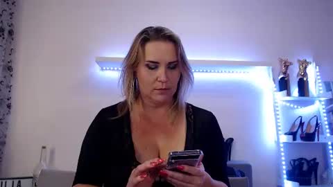 Julia online show from 03-02-25, 09:54