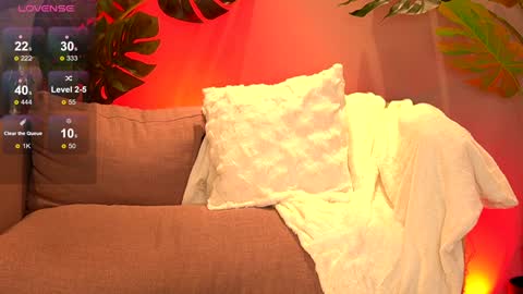 Snapshot of juliarichard chatting on 02-06-25, 02:15 Julie online show from 02-06-25, 02:15