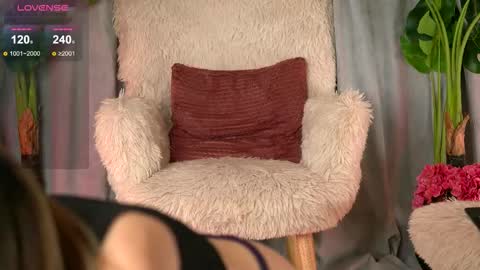 Snapshot of juliarichard chatting on 09-11-25, 05:29 Julie online show from 09-11-25, 05:29