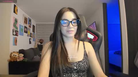 Snapshot of julidavila chatting on 10-14-25, 01:28 Jeimy Help me to reach 100 thumbs up online show from 10-14-25, 01:28