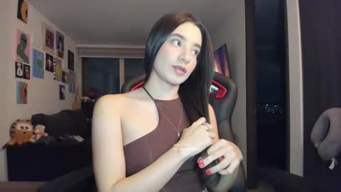 Snapshot of julidavila chatting on 11-08-25, 12:33 Jeimy Help me to reach 100 thumbs up online show from 11-08-25, 12:33