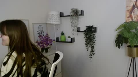 Julie online show from 11-20-25, 05:12