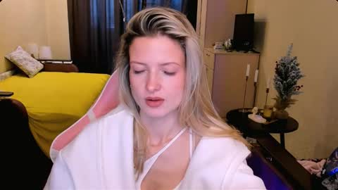 Julie online show from 12-21-25, 08:43