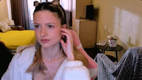 Julie online show from 02-20-26, 04:42