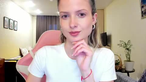 Julie online show from 06-21-26, 04:53