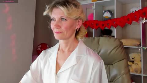 Julie Lucasss online show from 02-14-26, 09:06