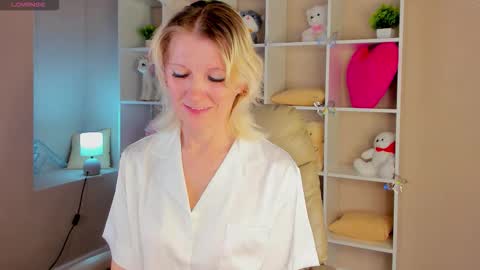 Julie Lucasss online show from 02-20-26, 12:18