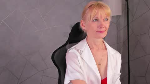 Julie Lucasss online show from 05-15-26, 11:23