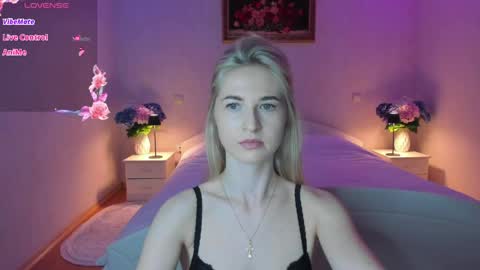 Snapshot of julieblazex chatting on 06-07-26, 07:39 julieblazex online show from 06-07-26, 07:39