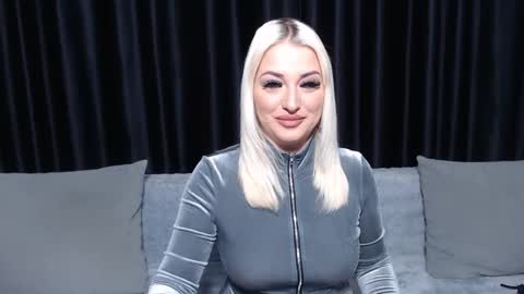 Snapshot of juliediamond chatting on 02-03-25, 10:43 julia online show from 02-03-25, 10:43