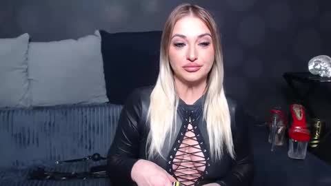 Snapshot of juliediamond chatting on 03-25-26, 10:49 julia online show from 03-25-26, 10:49