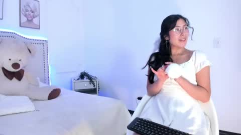 Snapshot of juliee_ross chatting on 04-30-26, 12:44 juliee_ross online show from 04-30-26, 12:44
