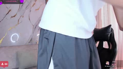 Snapshot of juliensaint_ chatting on 10-29-25, 12:29 Julien online show from 10-29-25, 12:29