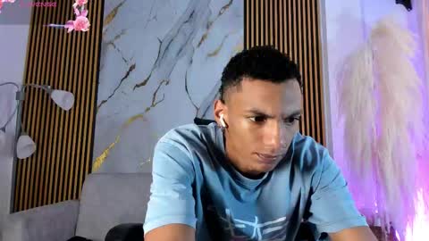 Snapshot of juliensaint_ chatting on 12-03-25, 12:14 Julien online show from 12-03-25, 12:14