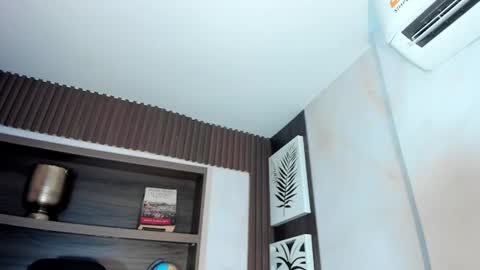Snapshot of juliet_miller chatting on 06-15-26, 03:53 Juliet online show from 06-15-26, 03:53